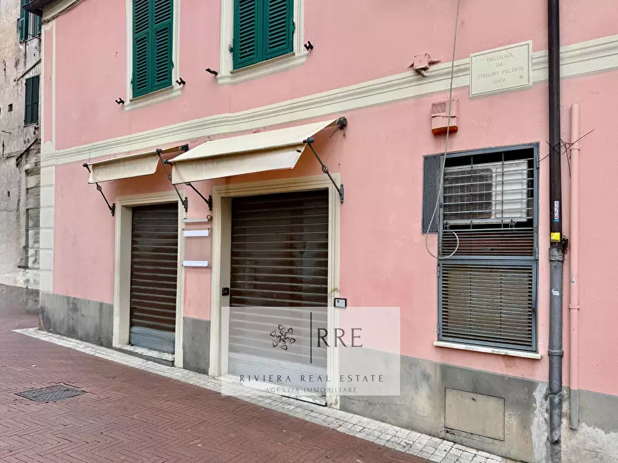 Immagine 6 di Negozio in affitto  in Piazza San Giovanni a Imperia