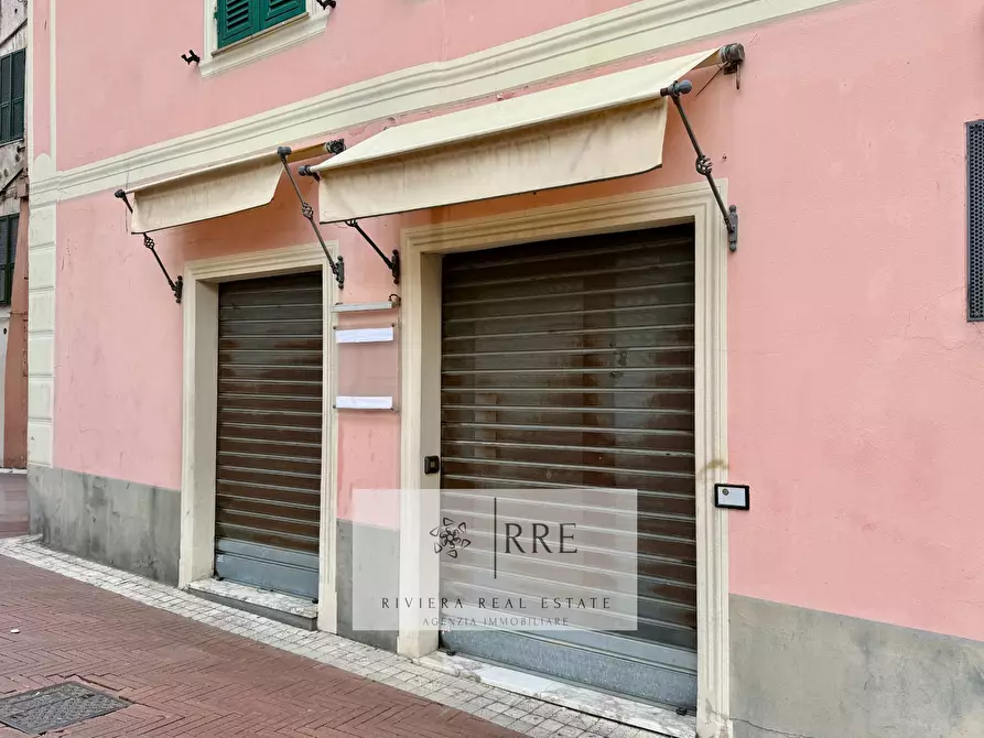 Immagine 13 di Negozio in affitto  in Piazza San Giovanni a Imperia