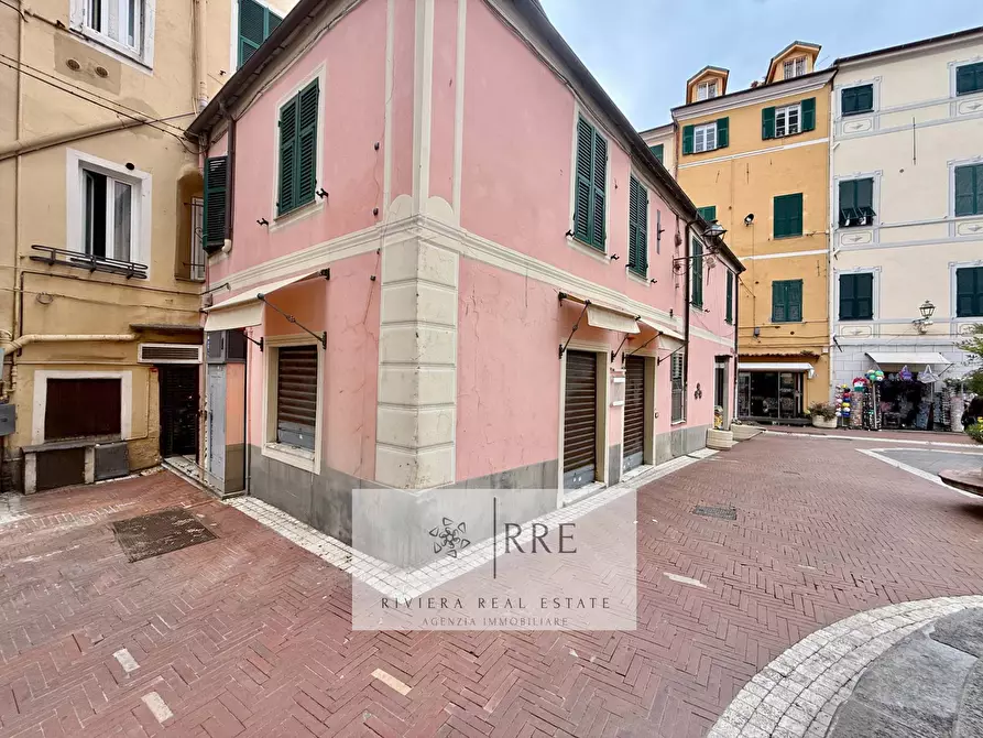 Immagine 8 di Negozio in affitto  in Piazza San Giovanni a Imperia