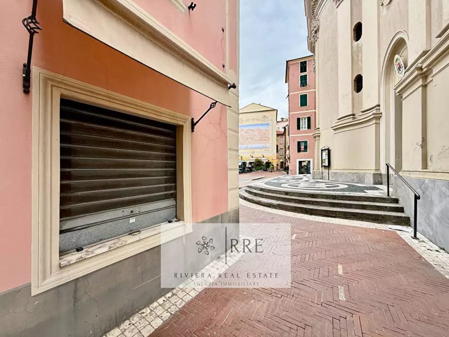 Immagine 7 di Negozio in affitto  in Piazza San Giovanni a Imperia