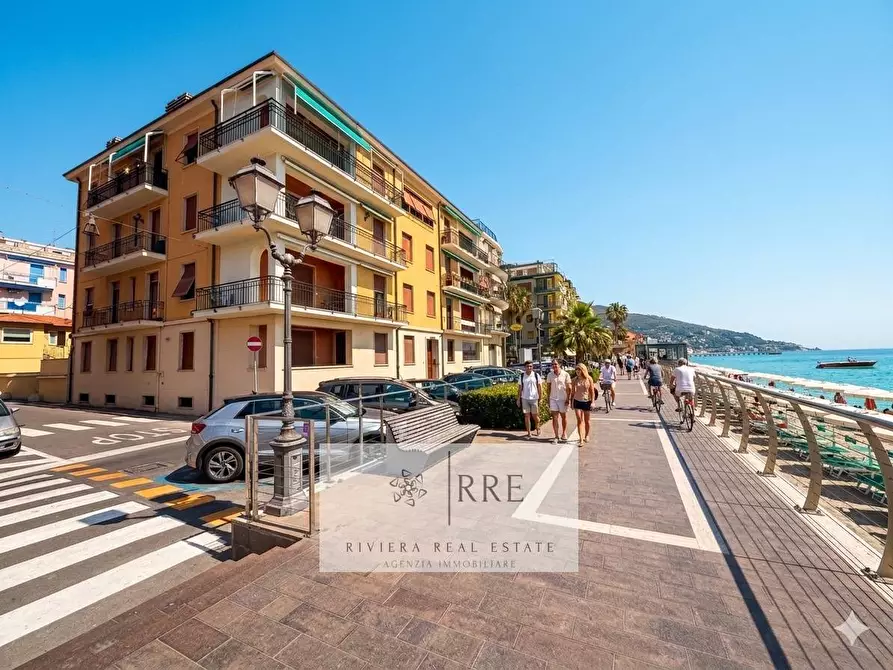 Immagine 1 di Appartamento in vendita  in via Roma a Alassio