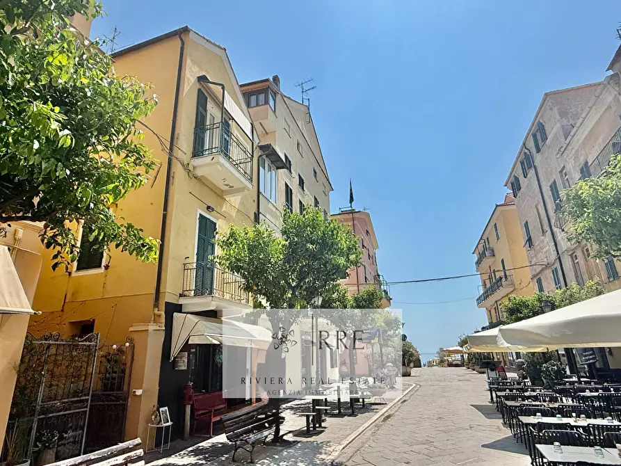 Immagine 15 di Appartamento in vendita  in via Vittorio Veneto a Alassio