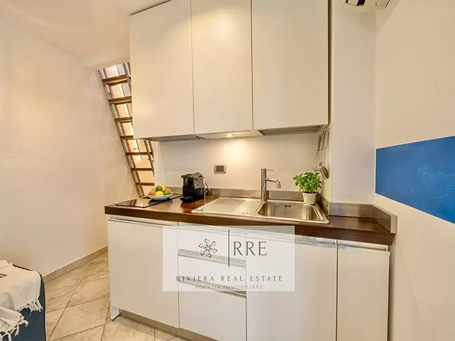 Immagine 7 di Appartamento in vendita  in via Vittorio Veneto a Alassio