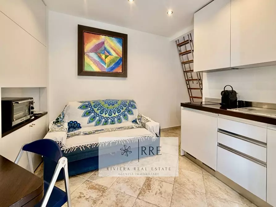 Immagine 5 di Appartamento in vendita  in via Vittorio Veneto a Alassio