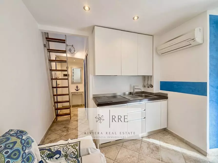 Immagine 6 di Appartamento in vendita  in via Vittorio Veneto a Alassio
