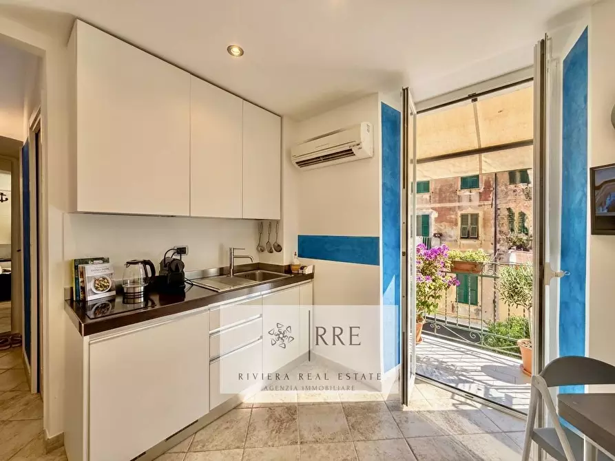 Immagine 4 di Appartamento in vendita  in via Vittorio Veneto a Alassio