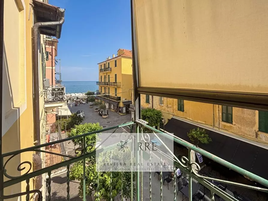 Immagine 1 di Appartamento in vendita  in via Vittorio Veneto a Alassio