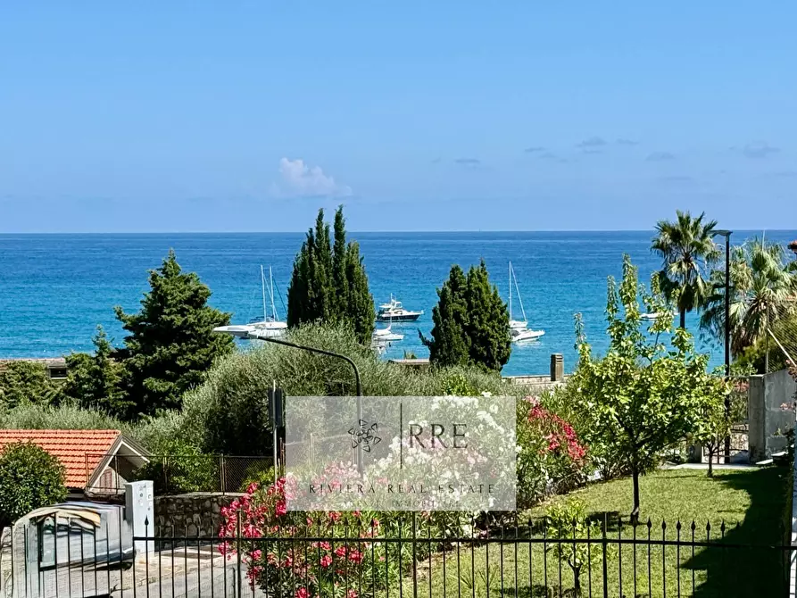 Immagine 2 di Villa in vendita  in via Sant'Elmo a Diano Arentino
