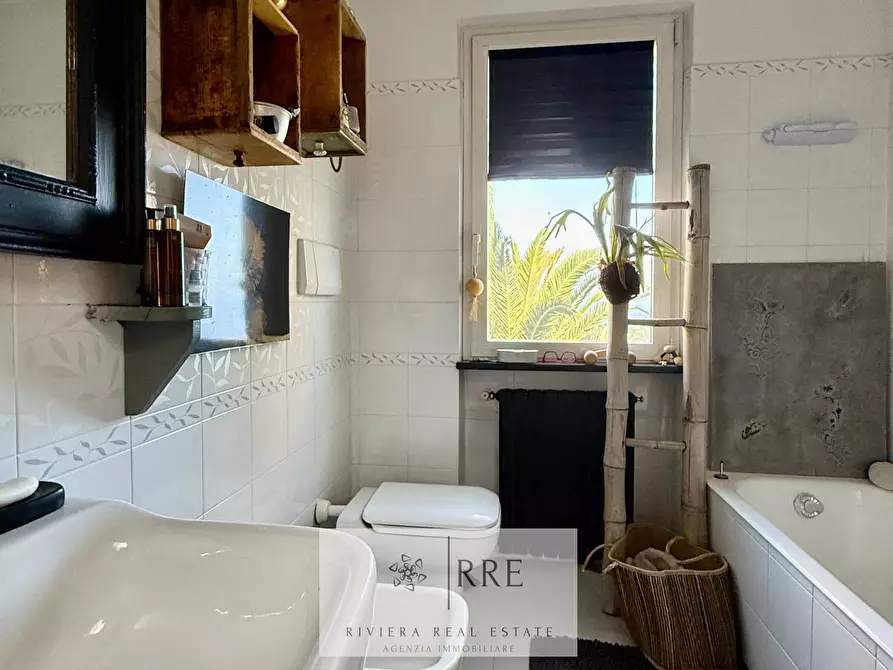 Immagine 24 di Villa in vendita  in via Costa Lupara a Alassio