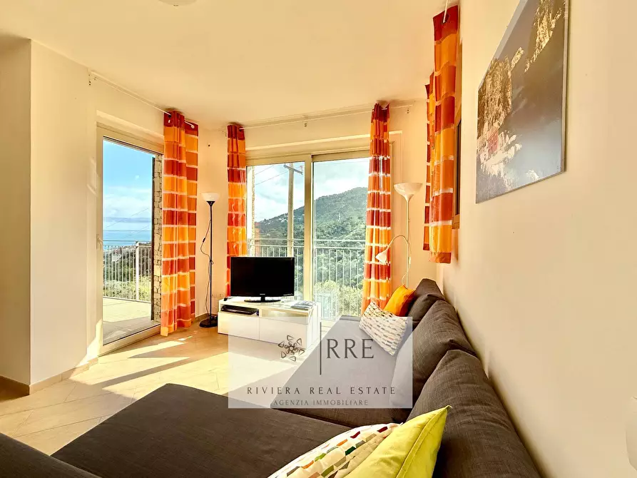 Immagine 4 di Appartamento in vendita  in via Valbona a Alassio