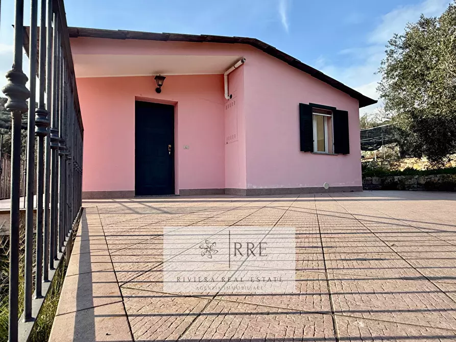 Immagine 4 di Villa in vendita  in via Fanny Roncati Carli a Imperia