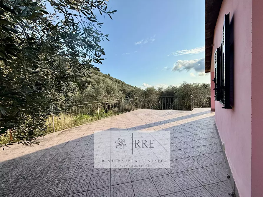 Immagine 7 di Villa in vendita  in via Fanny Roncati Carli a Imperia