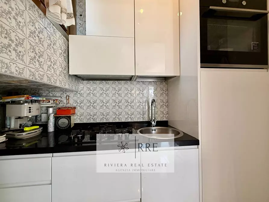 Immagine 14 di Appartamento in vendita  in via Bavera a Alassio