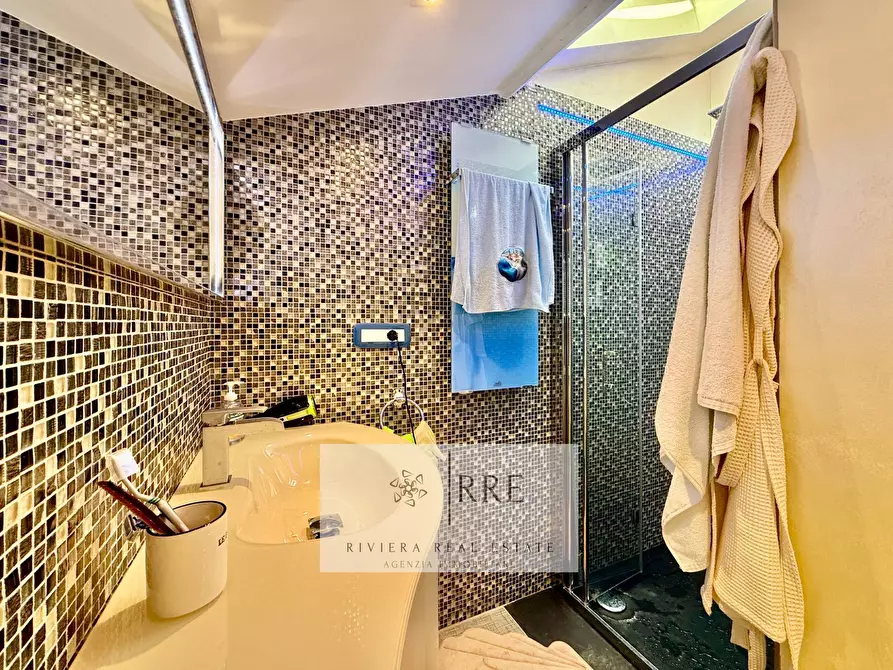 Immagine 20 di Appartamento in vendita  in via Garibaldi a Loano