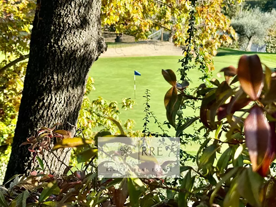 Immagine 60 di Villa in vendita  in dentro il Golf Club a Casanova Lerrone