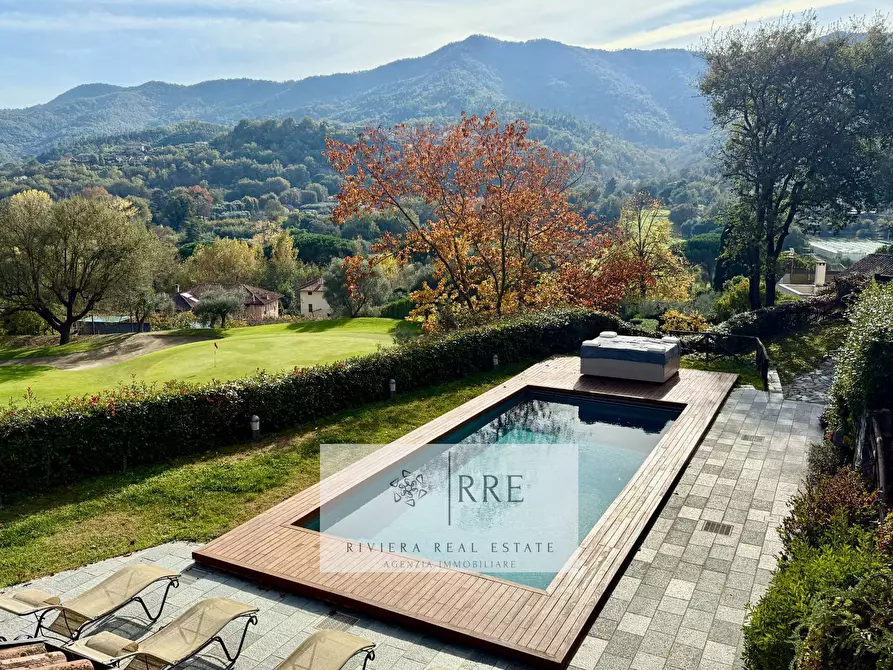 Immagine 3 di Villa in vendita  in dentro il Golf Club a Casanova Lerrone