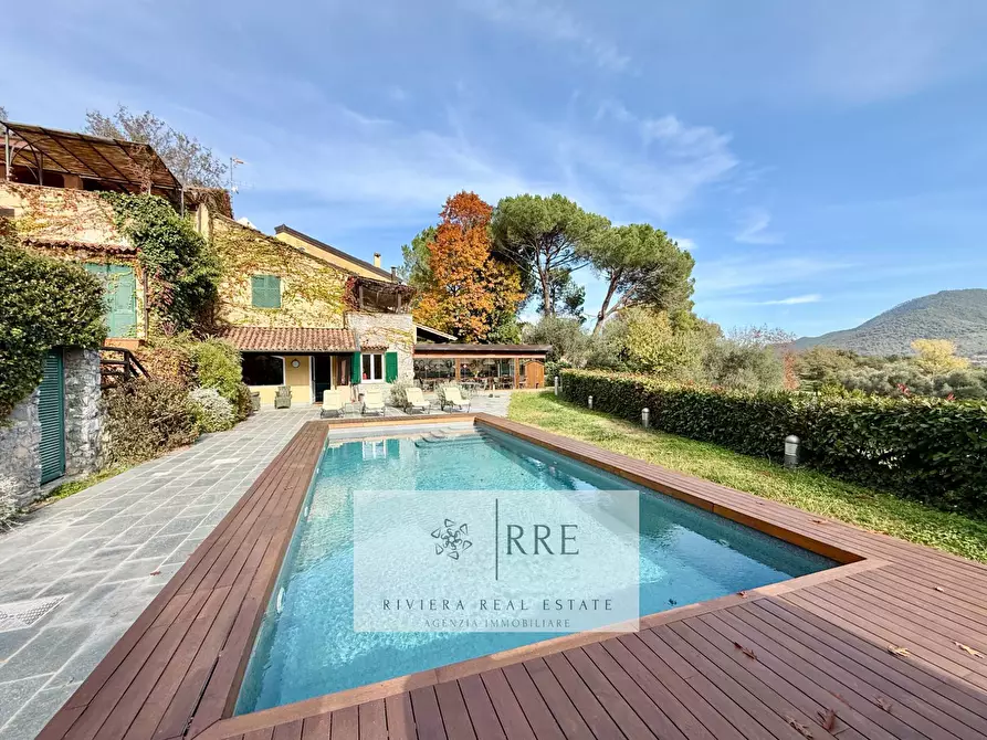 Immagine 1 di Villa in vendita  in dentro il Golf Club a Casanova Lerrone