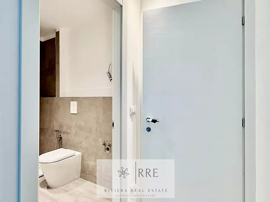 Immagine 11 di Appartamento in vendita  in via Aurelia a Loano