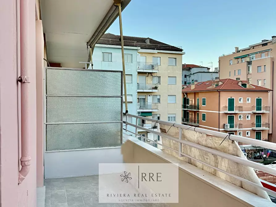 Immagine 7 di Appartamento in vendita  in via Aurelia a Loano