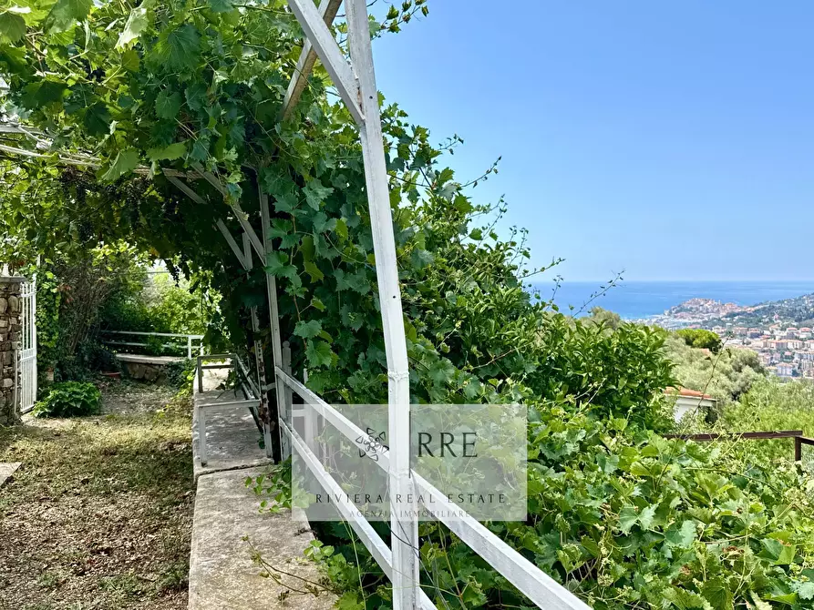 Immagine 10 di Villa in vendita  in alle Cascine a Imperia