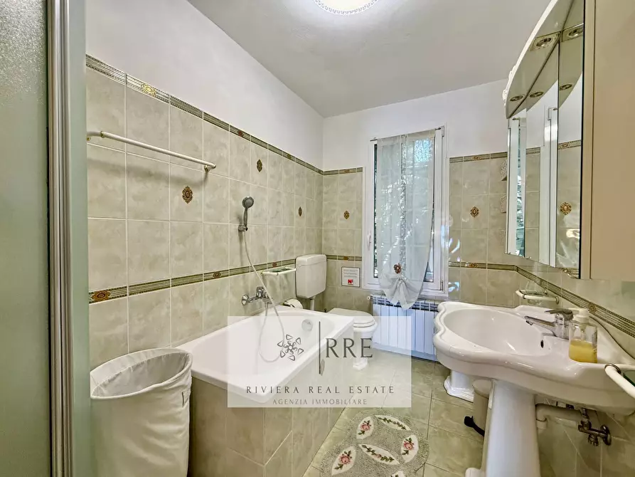 Immagine 26 di Villa in vendita  in alle Cascine a Imperia