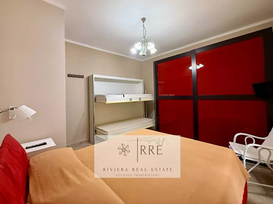 Immagine 18 di Appartamento in vendita  in zona Poeti a Loano