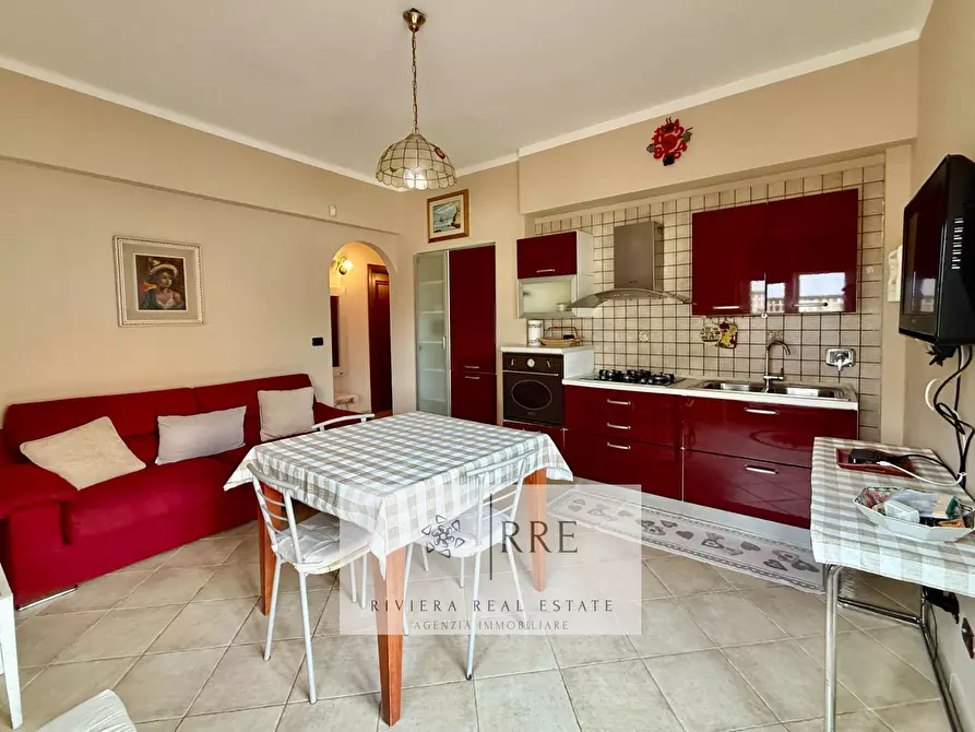 Immagine 4 di Appartamento in vendita  in zona Poeti a Loano