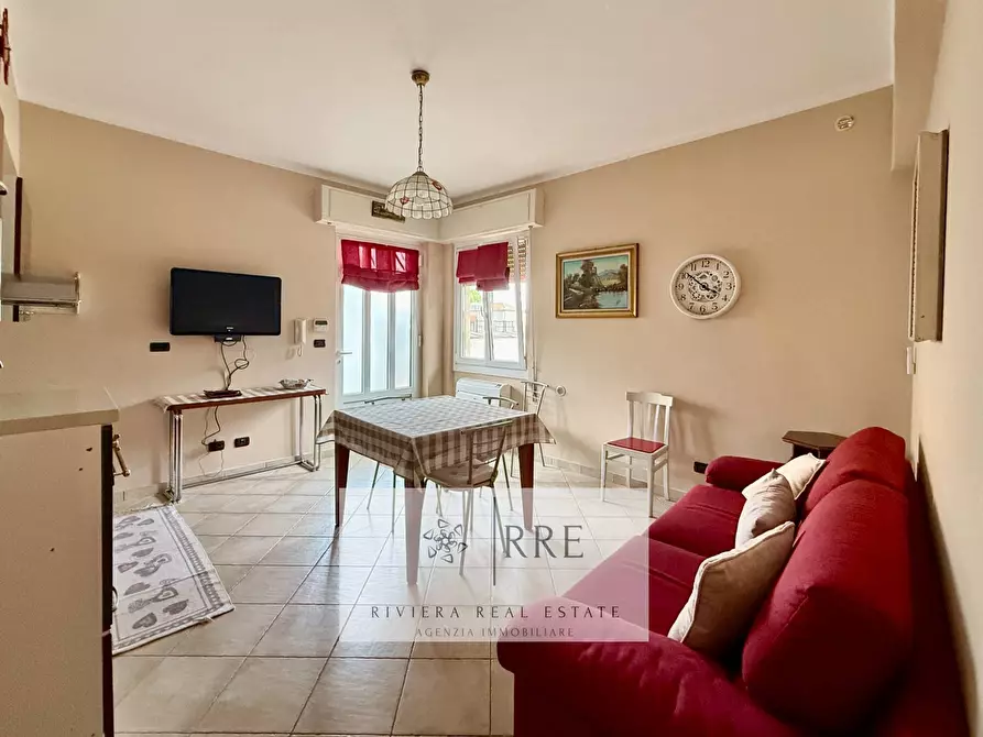 Immagine 6 di Appartamento in vendita  in zona Poeti a Loano