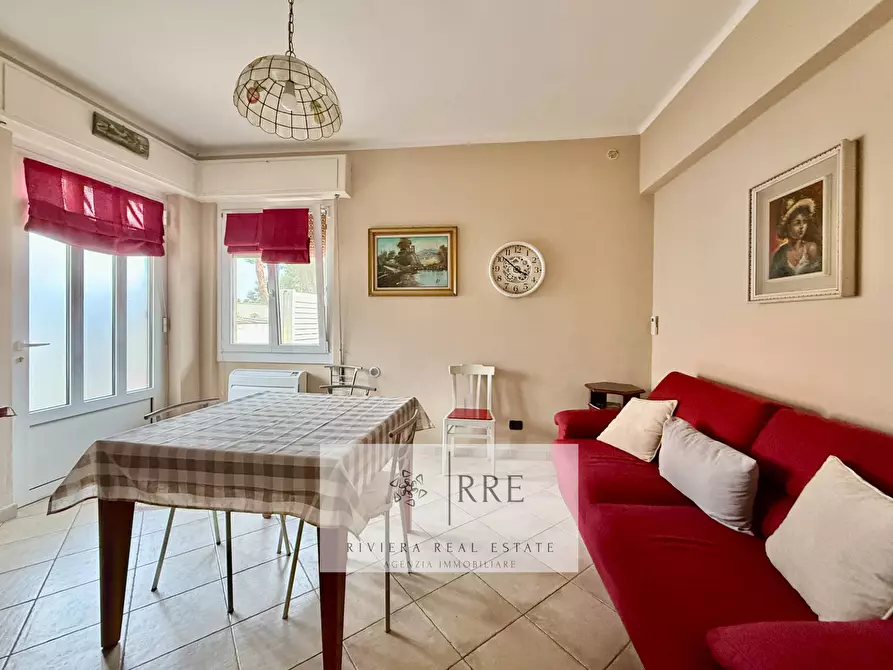 Immagine 13 di Appartamento in vendita  in zona Poeti a Loano