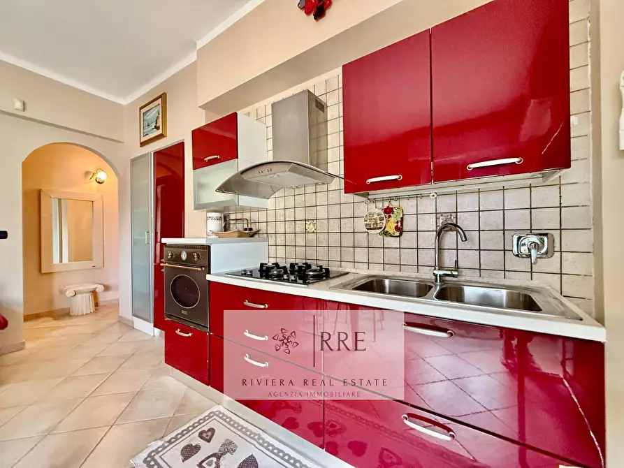 Immagine 10 di Appartamento in vendita  in zona Poeti a Loano