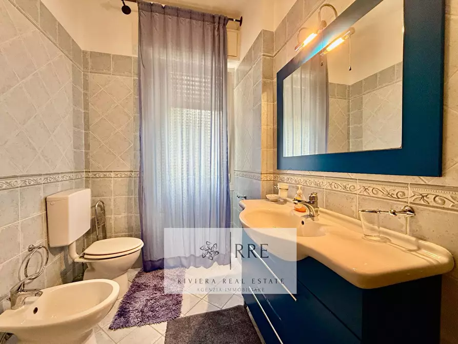 Immagine 23 di Appartamento in vendita  in zona Poeti a Loano