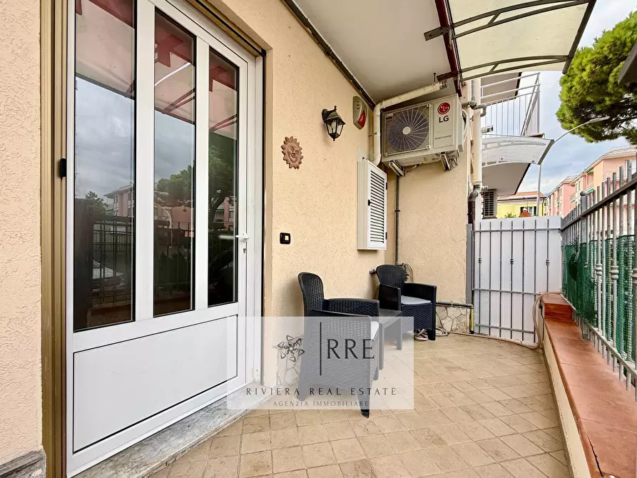 Immagine 7 di Appartamento in vendita  in zona Poeti a Loano