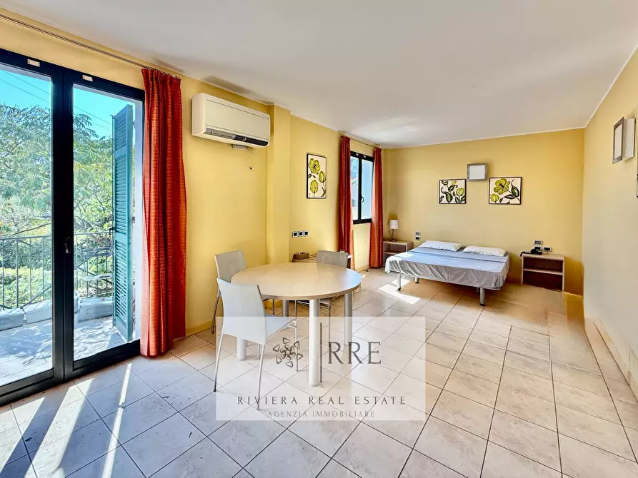 Immagine 1 di Appartamento in vendita  in Castellaro Golf Resort a Castellaro