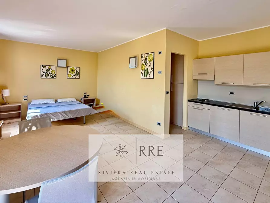 Immagine 2 di Appartamento in vendita  in Castellaro Golf Resort a Castellaro