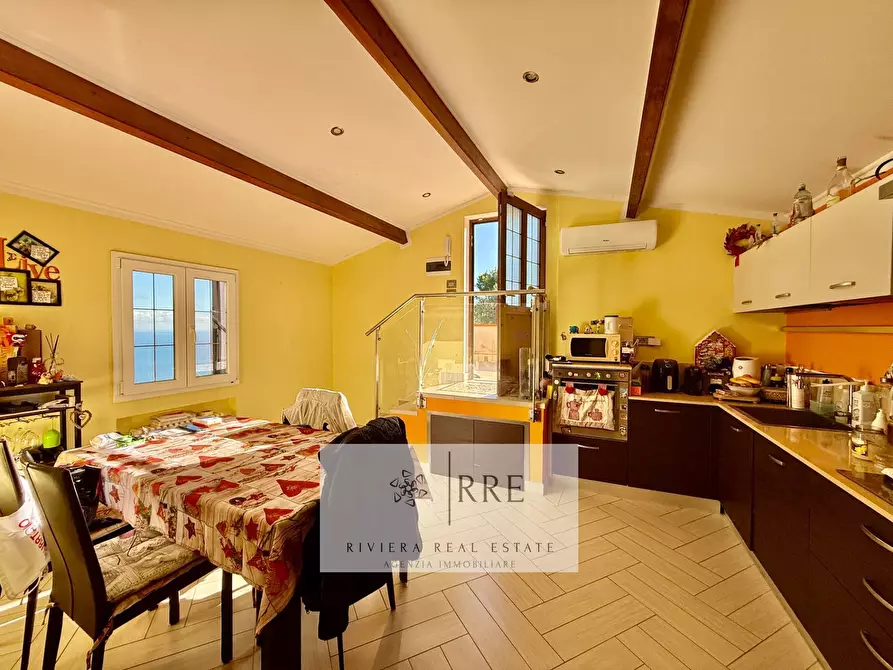 Immagine 8 di Villa in vendita  in strada berzi a Diano Arentino