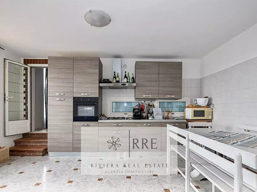 Immagine 5 di Villa in vendita  in strada berzi a Diano Arentino