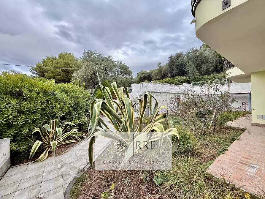 Immagine 15 di Villa in vendita  in via degli Ulivi a Diano Arentino