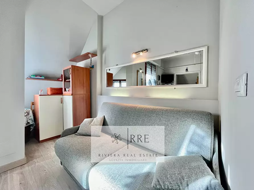 Immagine 6 di Appartamento in vendita  in via Aurelia a Loano