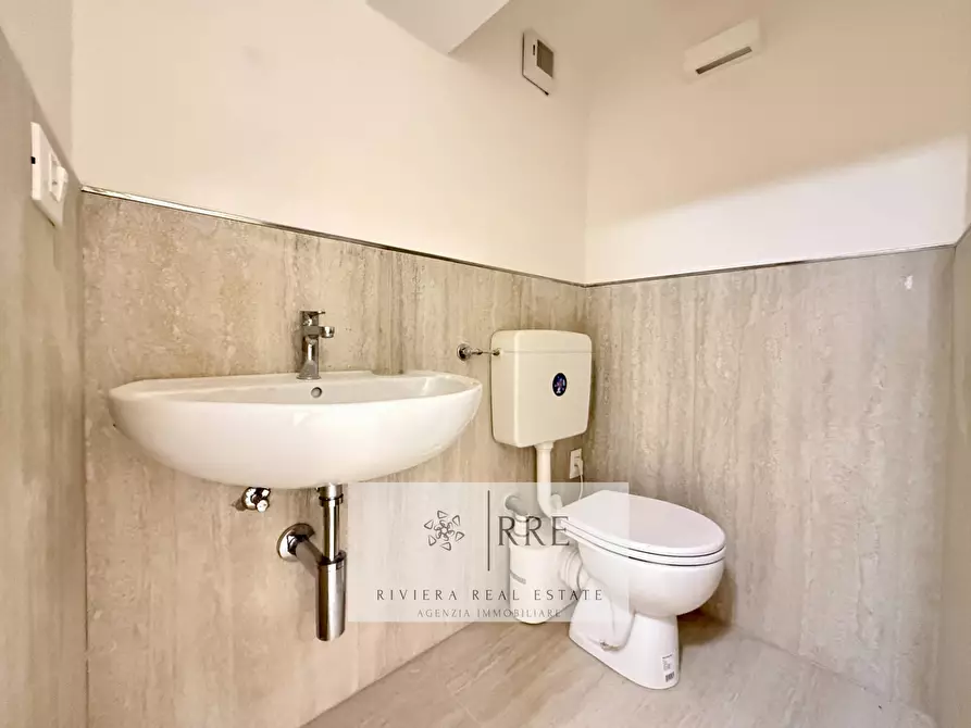 Immagine 15 di Appartamento in vendita  in c.so Dante Alighieri a Alassio