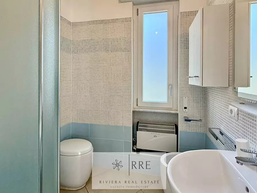 Immagine 21 di Appartamento in vendita  in via Rangè a Alassio