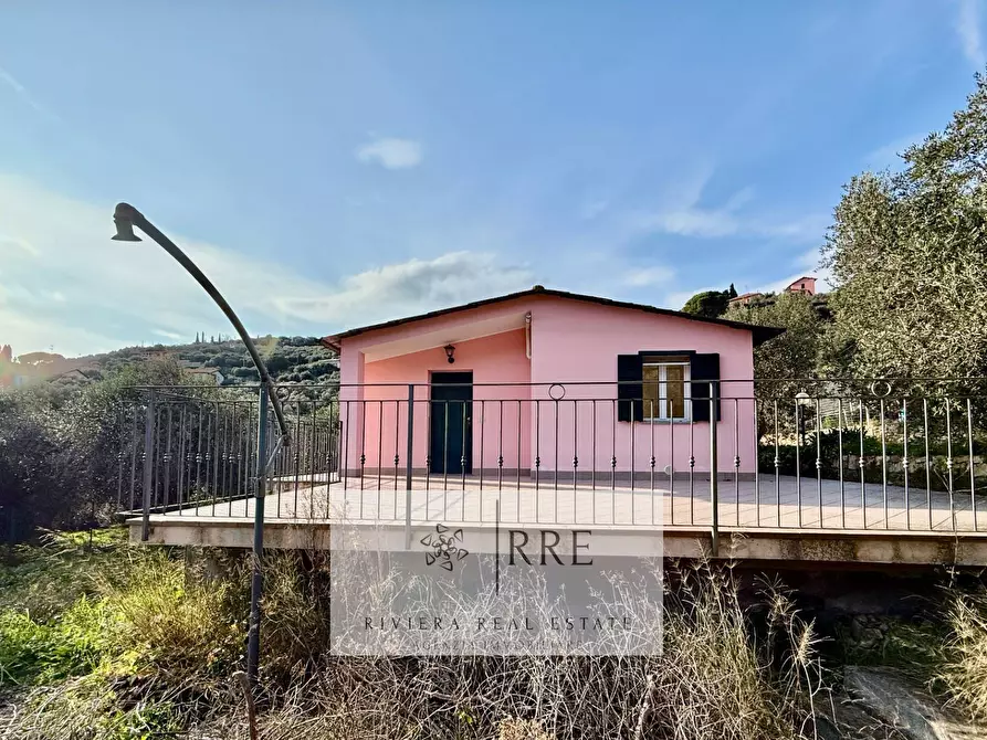 Immagine 3 di Villa in vendita  in via Fanny Roncati Carli a Imperia
