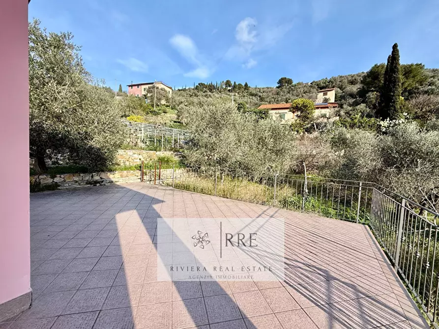 Immagine 11 di Villa in vendita  in via Fanny Roncati Carli a Imperia