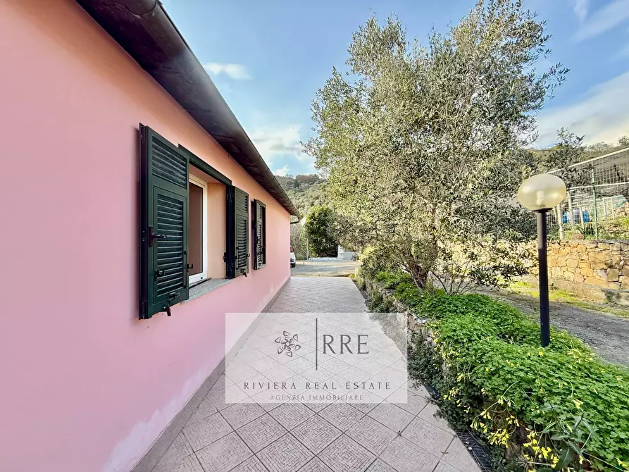 Immagine 2 di Villa in vendita  in via Fanny Roncati Carli a Imperia