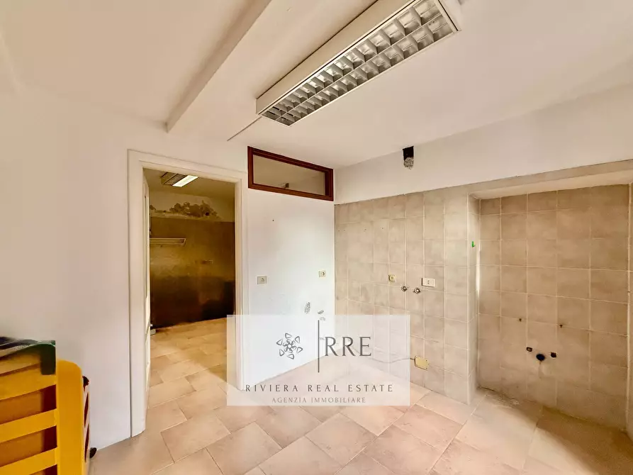 Immagine 14 di Appartamento in vendita  in Piazza Cavour a Armo