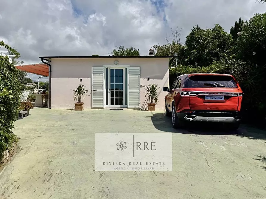 Immagine 9 di Villa in vendita  in alle Cascine a Imperia