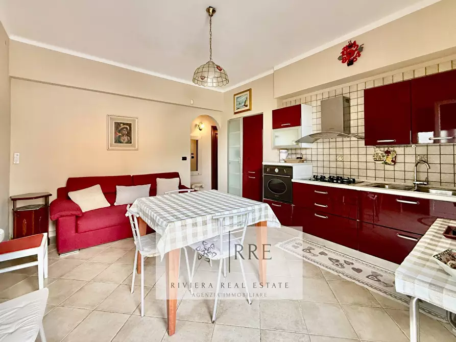 Immagine 12 di Appartamento in vendita  in zona Poeti a Loano