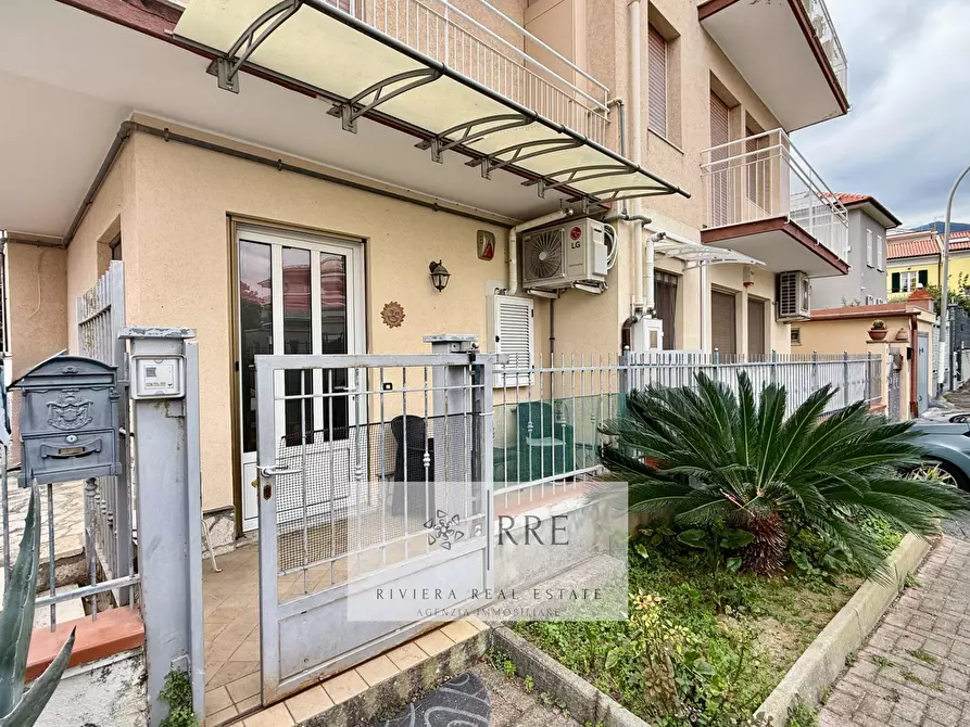 Immagine 26 di Appartamento in vendita  in zona Poeti a Loano