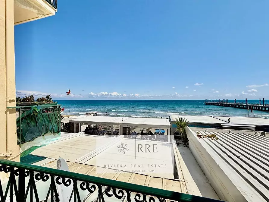 Immagine 1 di Appartamento in vendita  in passeggiata Grollero a Alassio