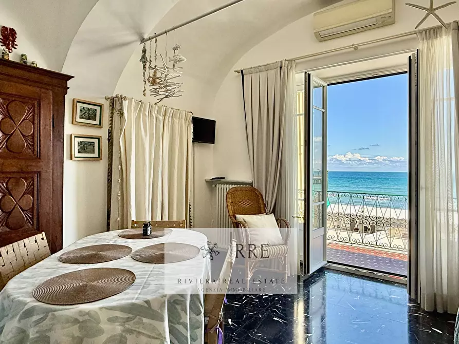 Immagine 11 di Appartamento in vendita  in passeggiata Grollero a Alassio