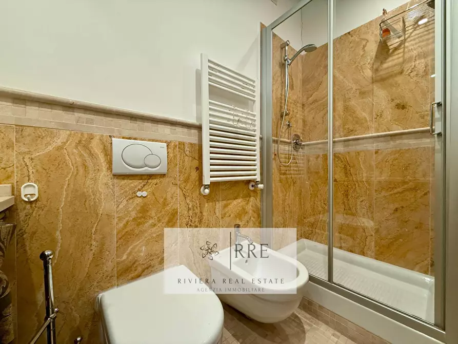 Immagine 27 di Appartamento in vendita  in passeggiata Grollero a Alassio